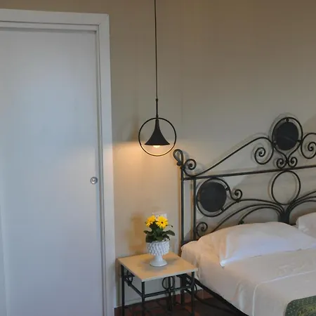 Del Vescovo 4* צ'פאלו