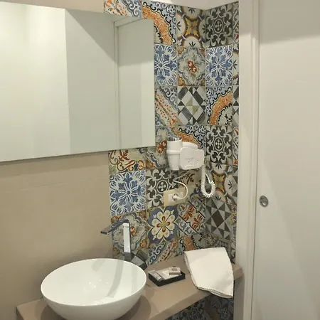 Del Vescovo 4* צ'פאלו