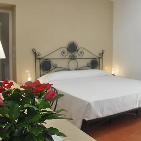 Del Vescovo בית הארחה 4*