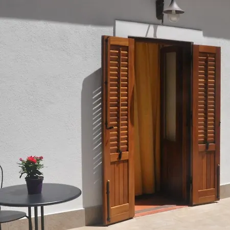 Del Vescovo בית הארחה