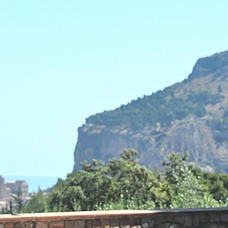 Del Vescovo בית הארחה