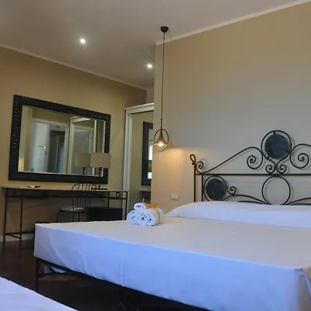 Del Vescovo 4* צ'פאלו