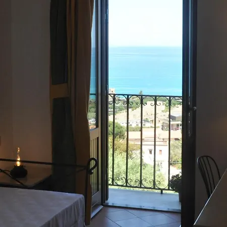 Del Vescovo בית הארחה 4*