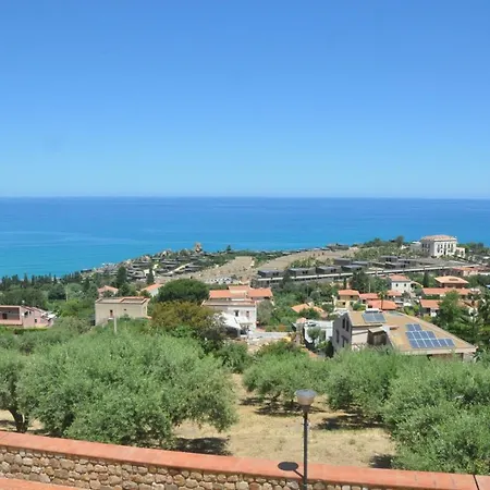 Del Vescovo בית הארחה 4*