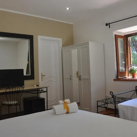 Del Vescovo בית הארחה