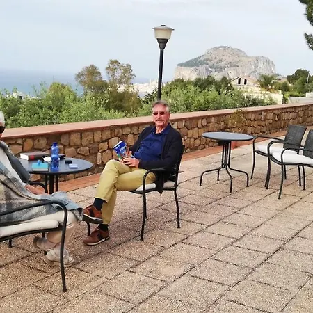 בית הארחה Del Vescovo צ'פאלו