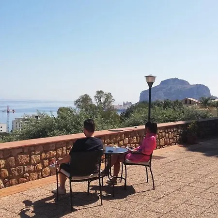 Del Vescovo בית הארחה 4*